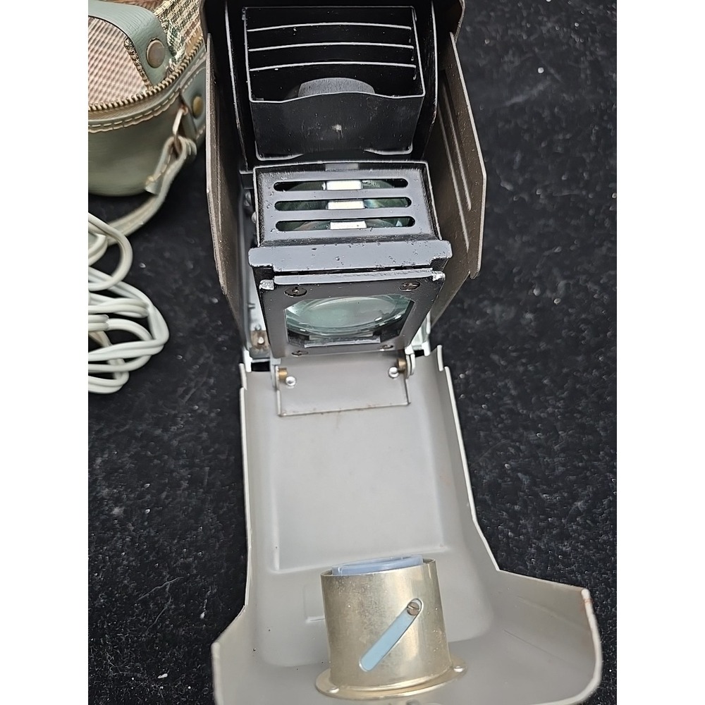 Vintage Luminar Mini Slide Projector Made In Japan With Case Tested Works! - Picture 7 of 15
